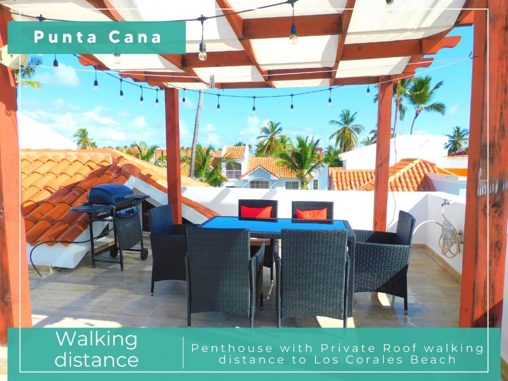 Penthouse whit Private Roof walking distance to Los Corales Beach