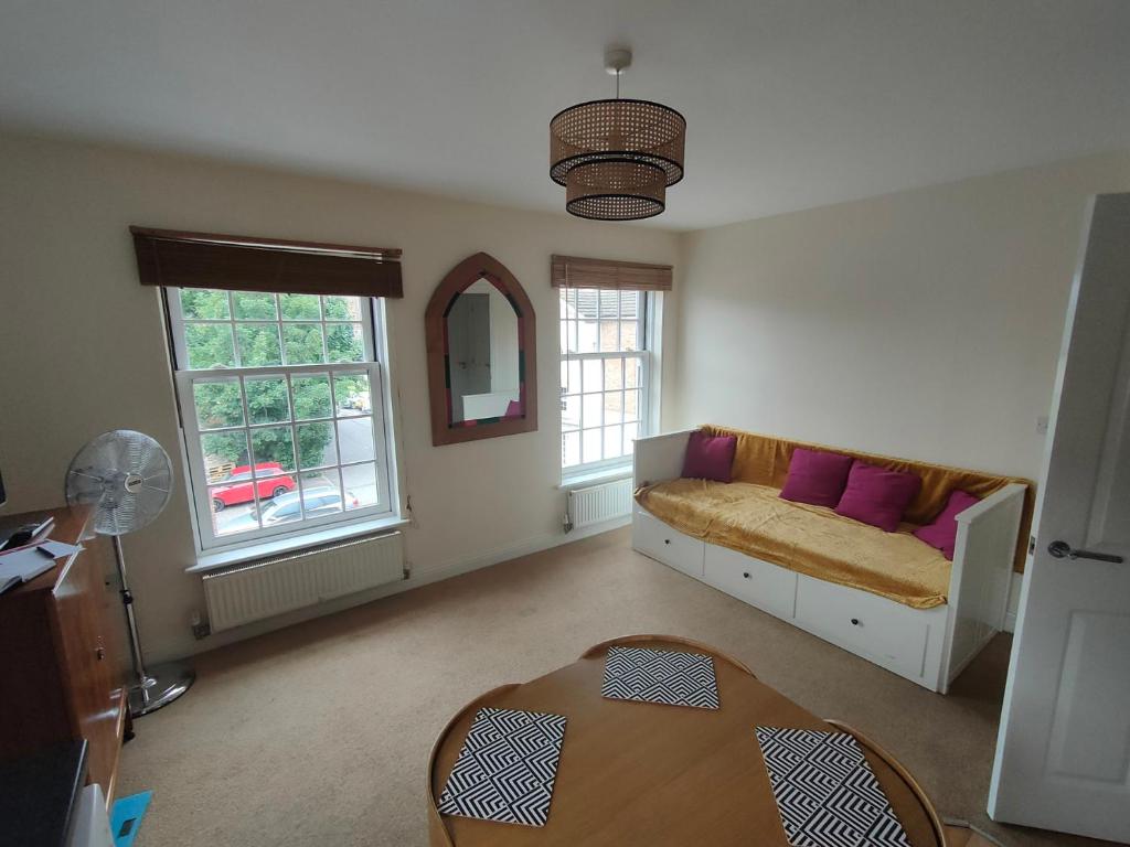 Central Taunton 2-bedroom apartment