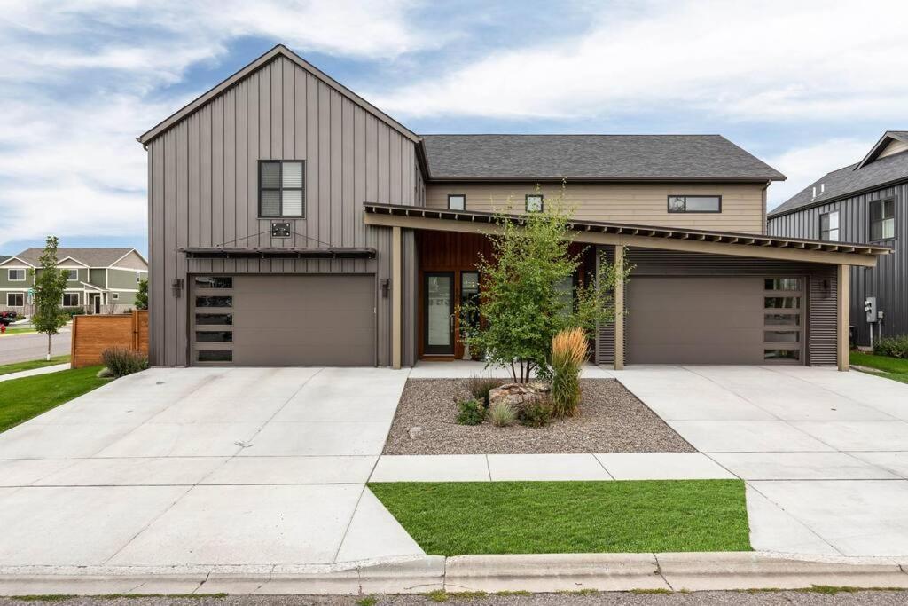 Luxury Townhome on the Park with Bridger Mtn Views