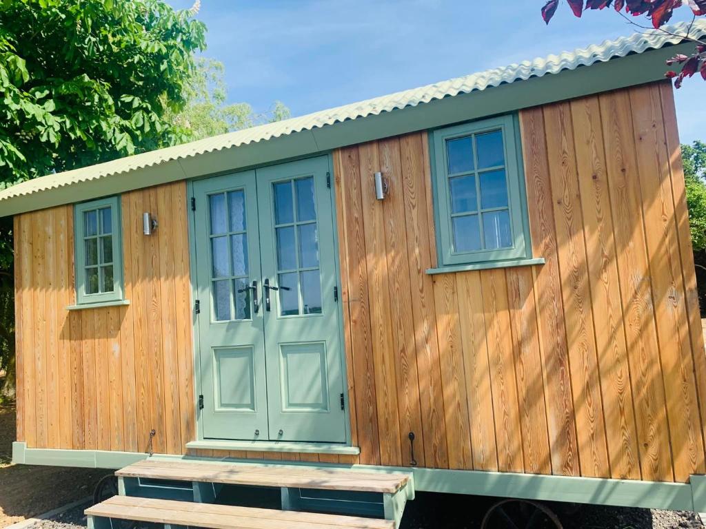 The Dragonfly Shepherds Hut