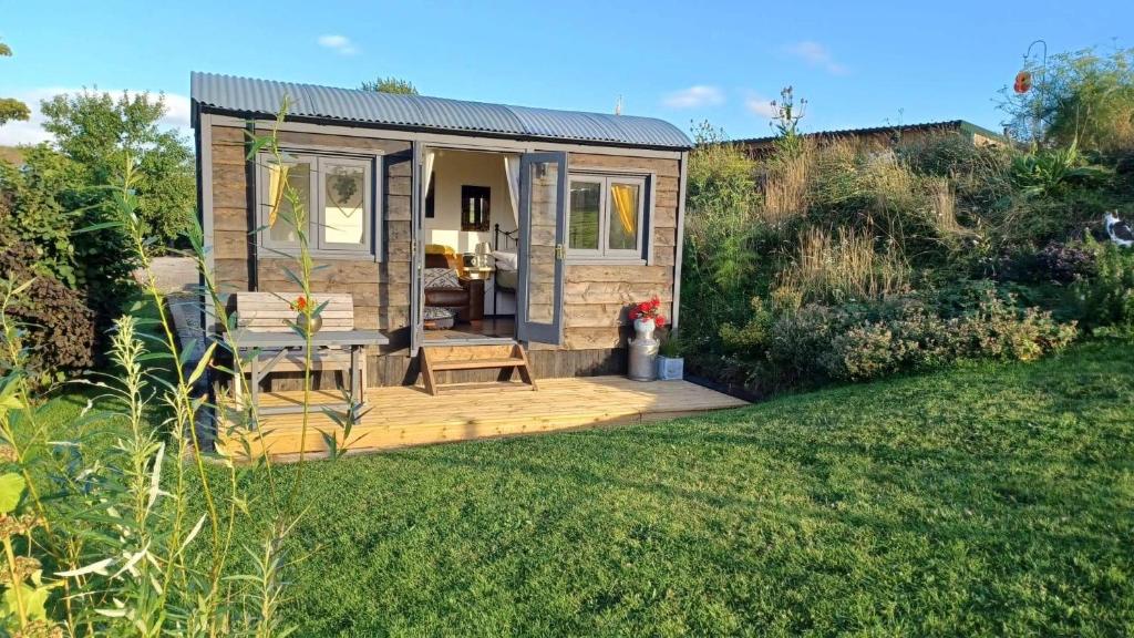 Rhodes To Serenity - Mermaid Shepherds Hut