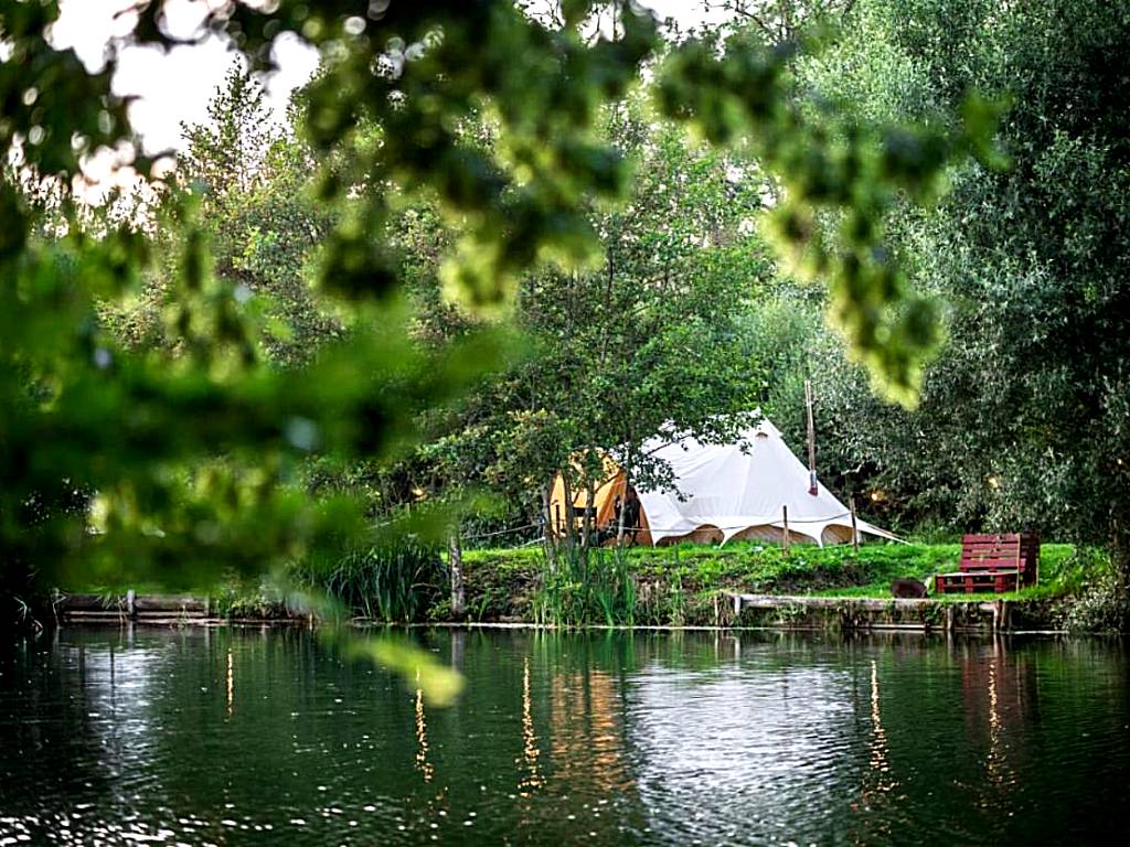 Marston Park - Luxury Lakeside Bell Tents (Frome) 