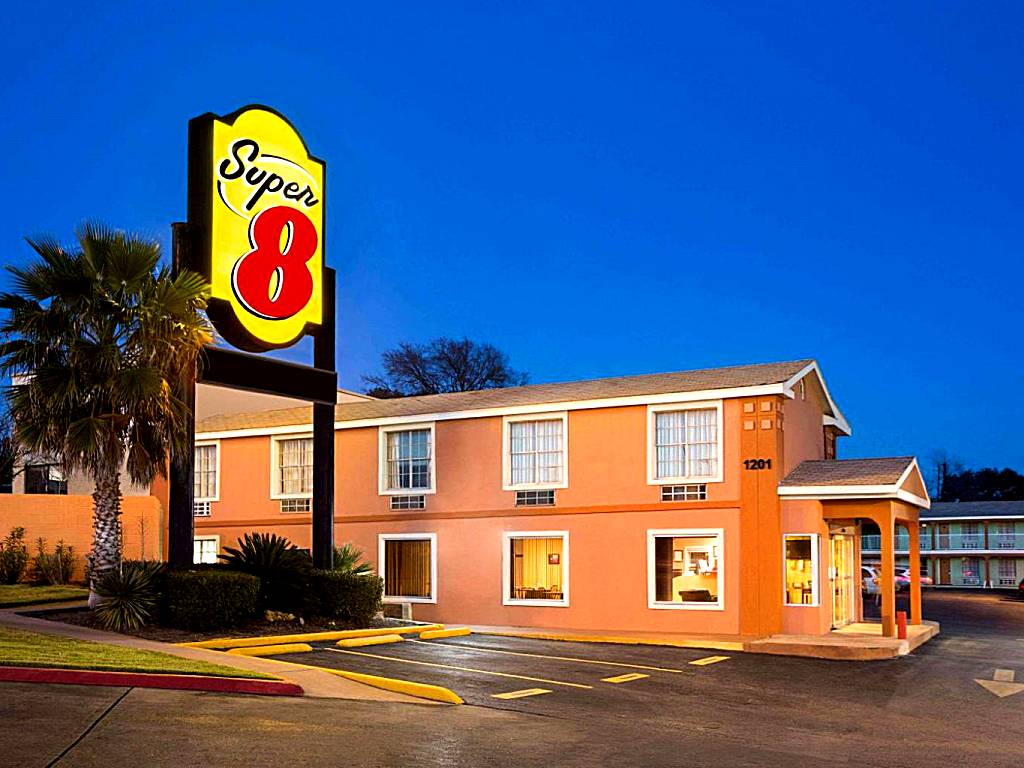 Super 8 by Wyndham Austin Downtown/Capitol Area