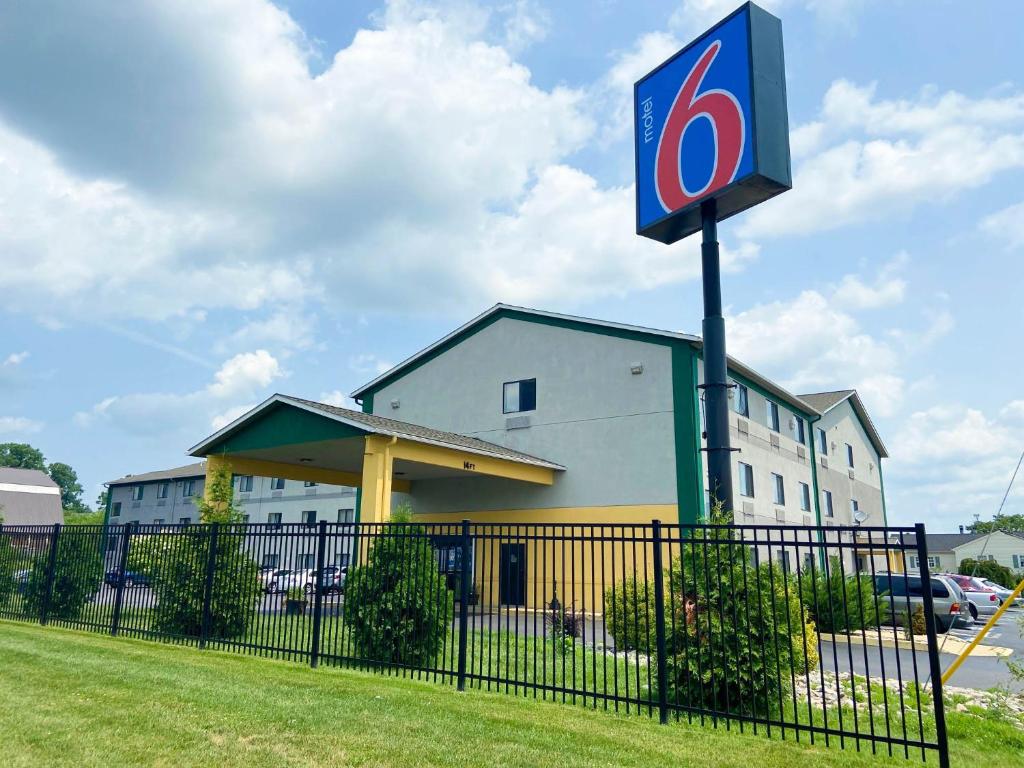 Motel 6 Lancaster