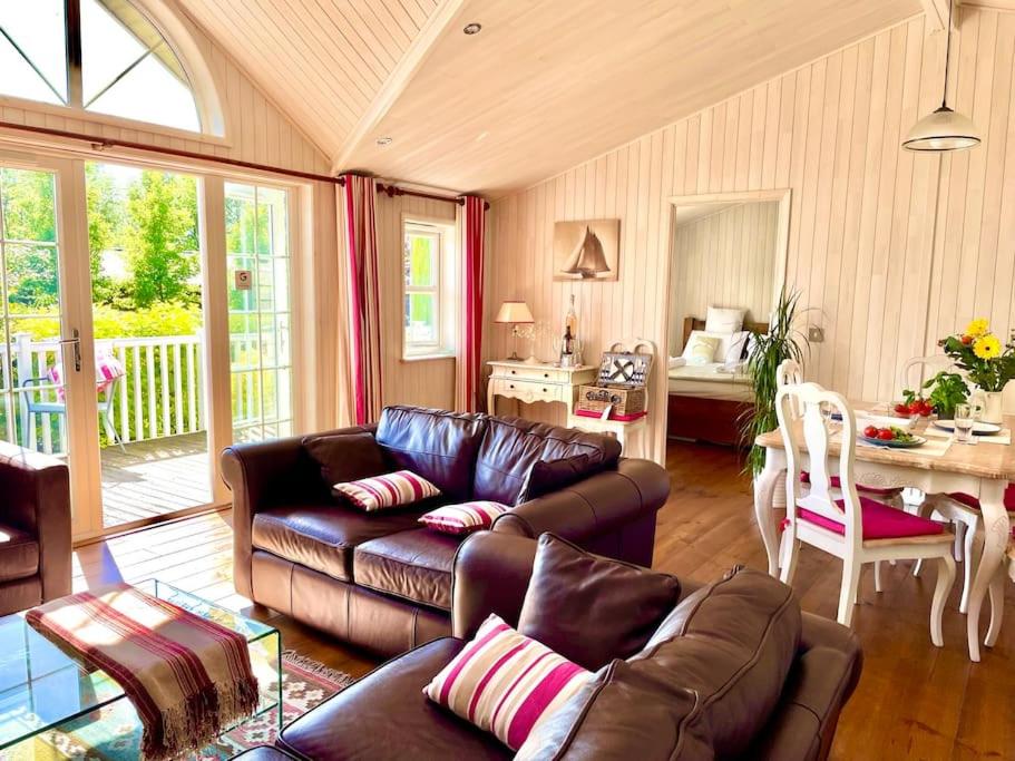 Holiday Lettings Beech Lodge - Luxury Cabin - King Beds - Marina Location