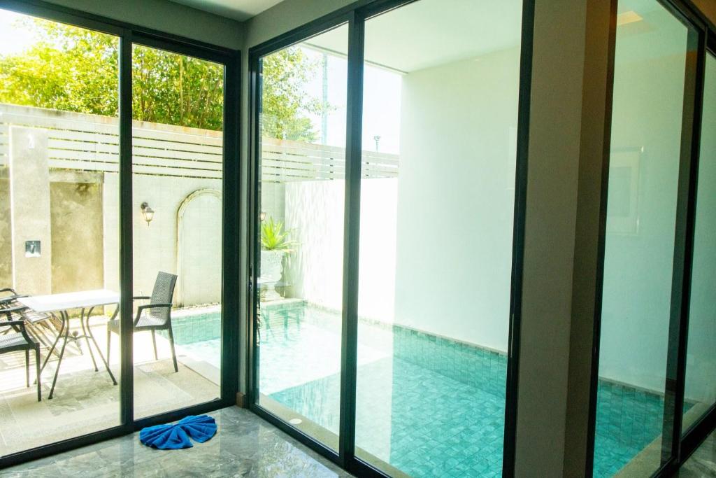 2 Bed Luxury Pool Villa Sleeps 6