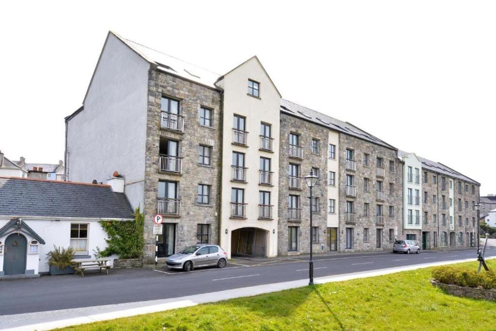 2 Bed Gated Apartment Westport