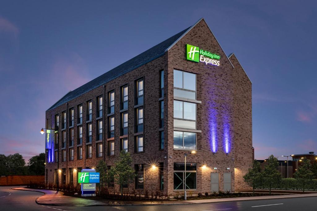 Holiday Inn Express Cambridge West - Cambourne, an IHG Hotel