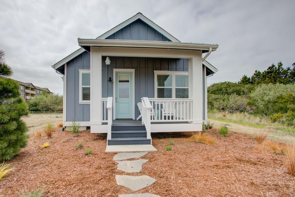 Sand Castle Cottage - Oyhut Bay Seaside Village