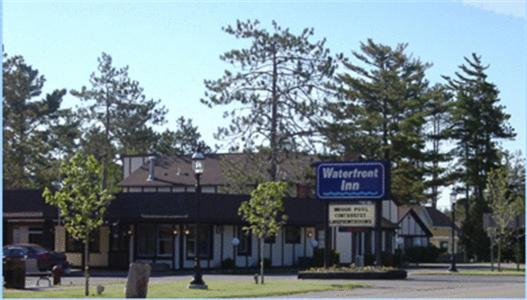 Waterfront Inn Mackinaw City