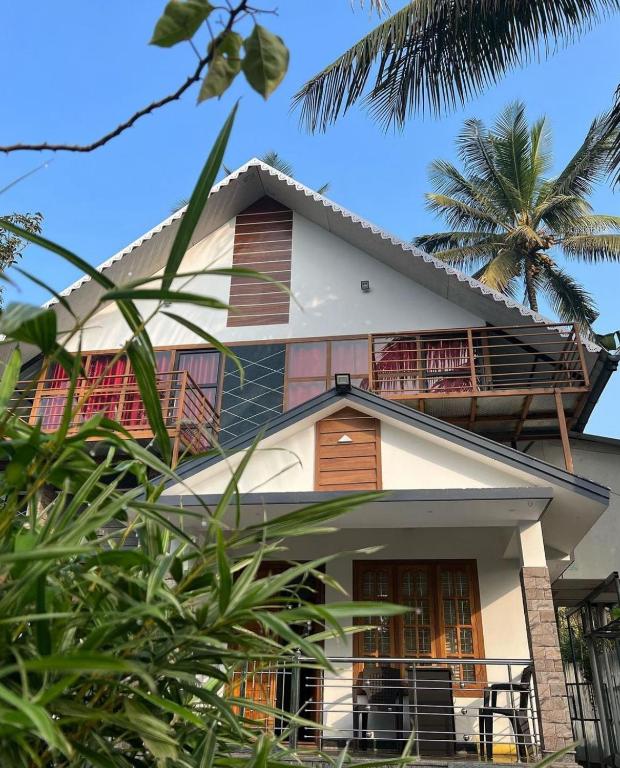 CLOUD BERRY HOME STAY