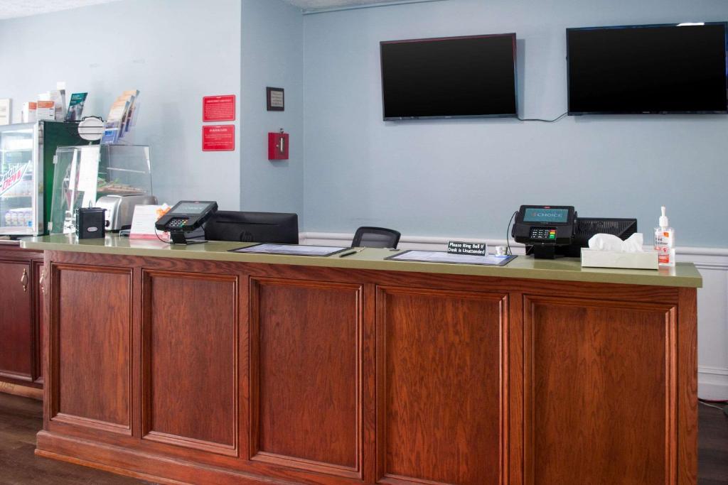 Econo Lodge Inn & Suites South Sandusky