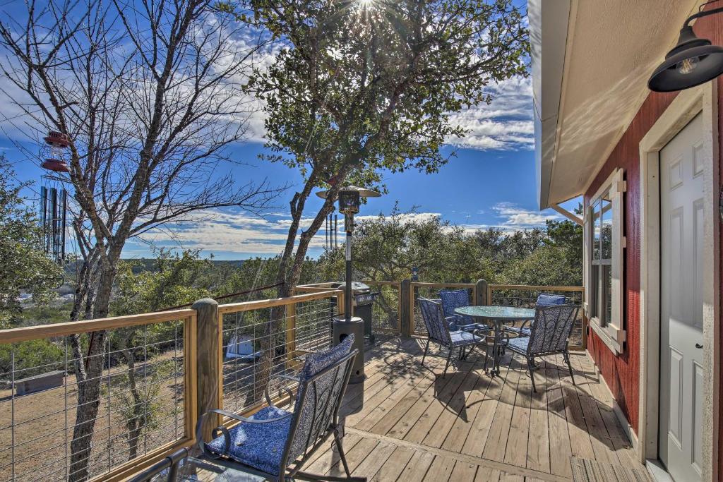 Kerrville Converted Barn Tiny Home with Kayaks!