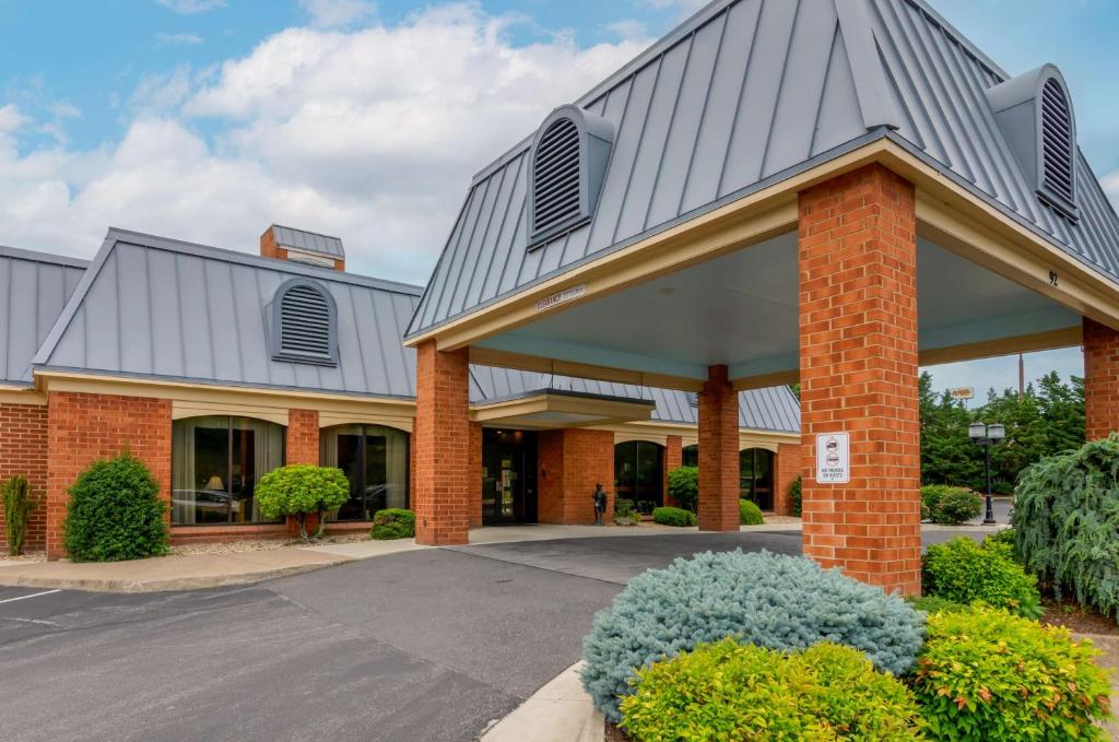 Best Western Staunton Inn