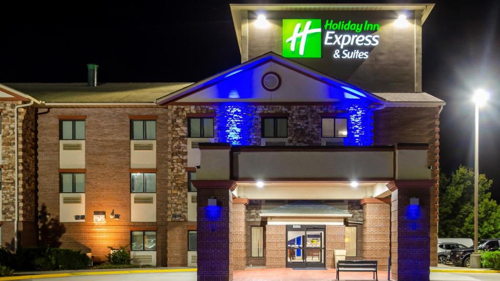 Holiday Inn Express & Suites - Olathe South, an IHG Hotel