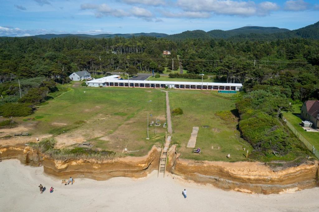 Tillicum Beach Motel - Formerly Deane's Oceanfront Lodge