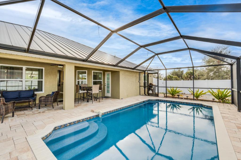 Port Charlotte Home with Screened Pool Near Golf!