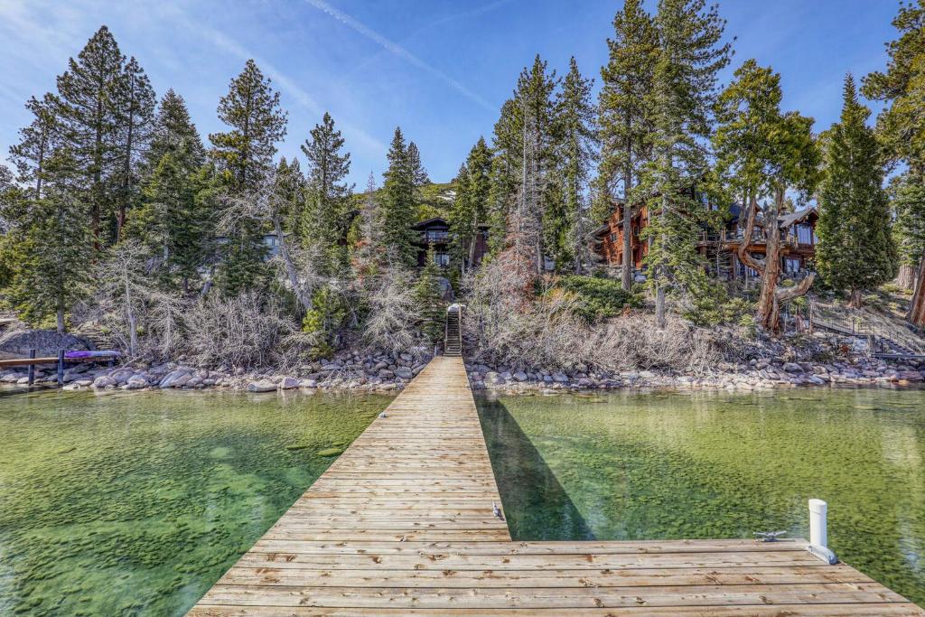 Bear's Den - Tahoe City Lakefront - Private Pier, Buoy and Easy Walk to Town!