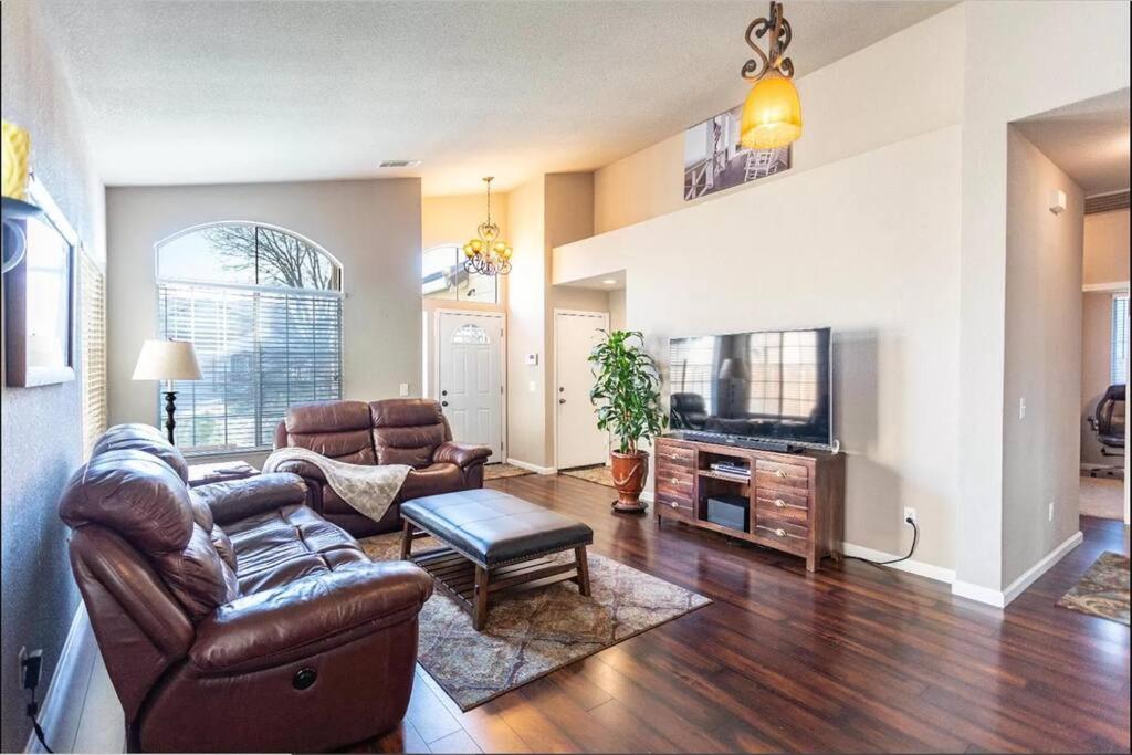 Cozy Home in the Heart of Elk Grove