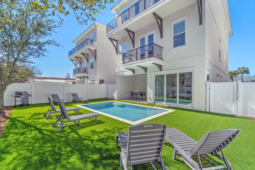 Tidal Time Estate With Golf Cart And Game Room