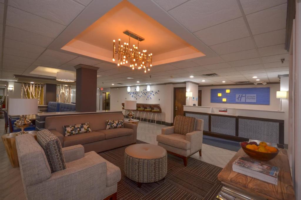 Holiday Inn Express & Suites Fayetteville University of Arkansas Area, an IHG Hotel