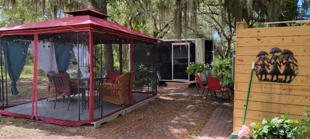 Sleep Birds glamping trailer 5min to the beach