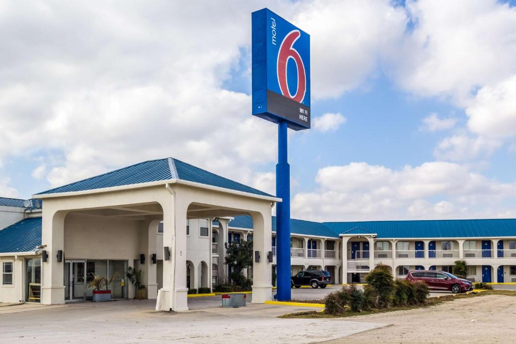 Motel 6 Seguin TX