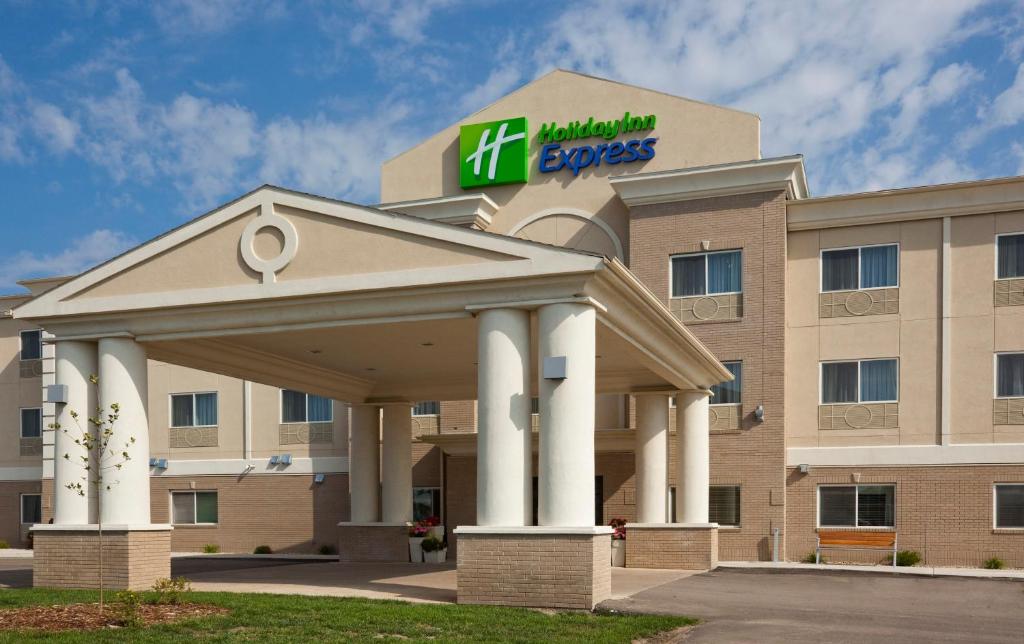 Holiday Inn Express Devils Lake, an IHG Hotel