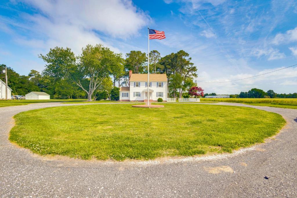 Updated Cape Charles Home about 2 Mi to Beachfront!