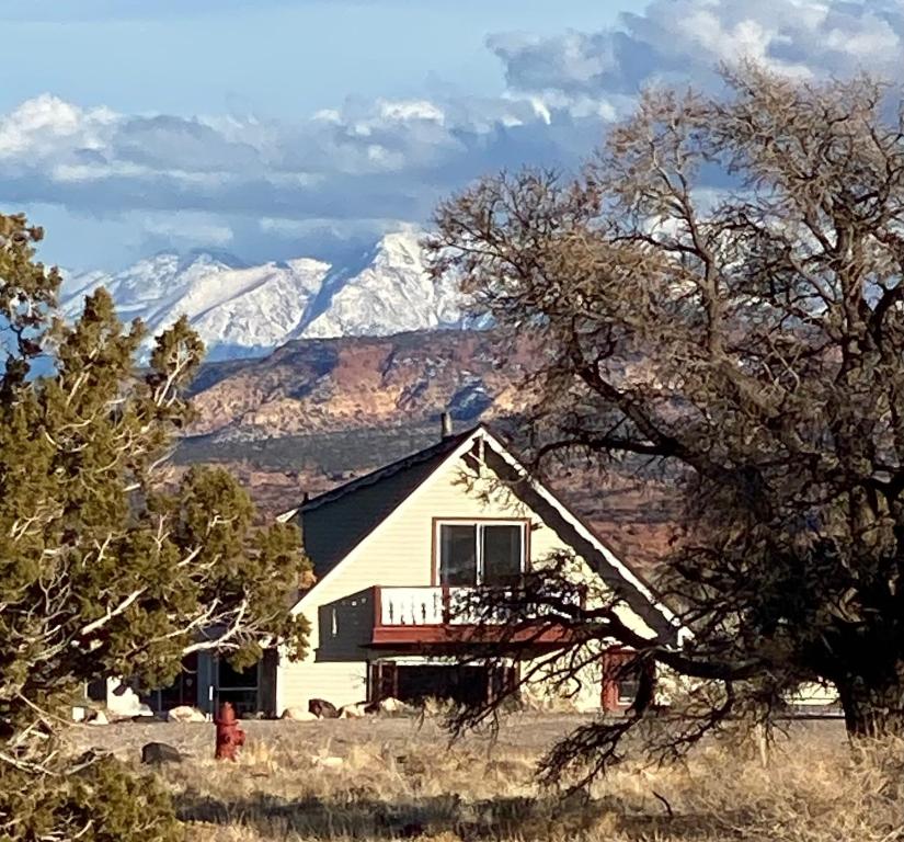 Sandcreek Cottage / Fabulous Views on Five Acres