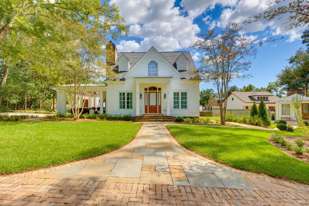 Luxe Fairhope Home with Covered Patio Walk to Bay