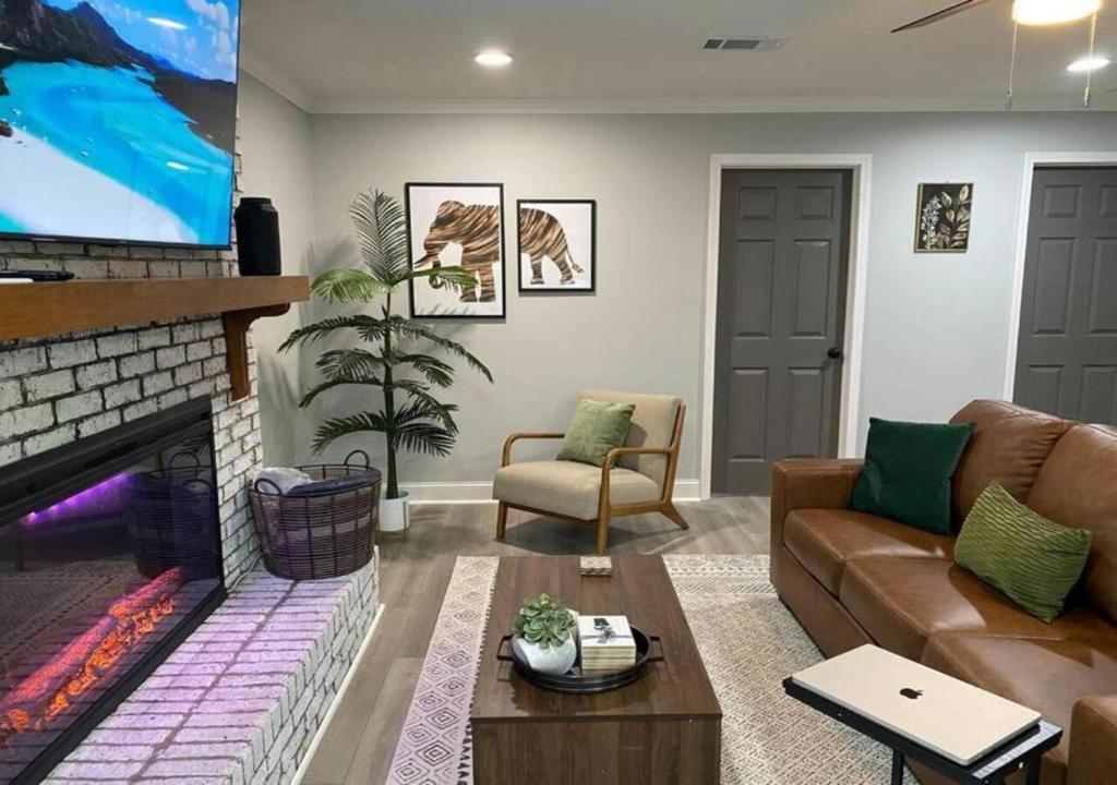 Modern 2BR Aparment near NC ZOO w Parking