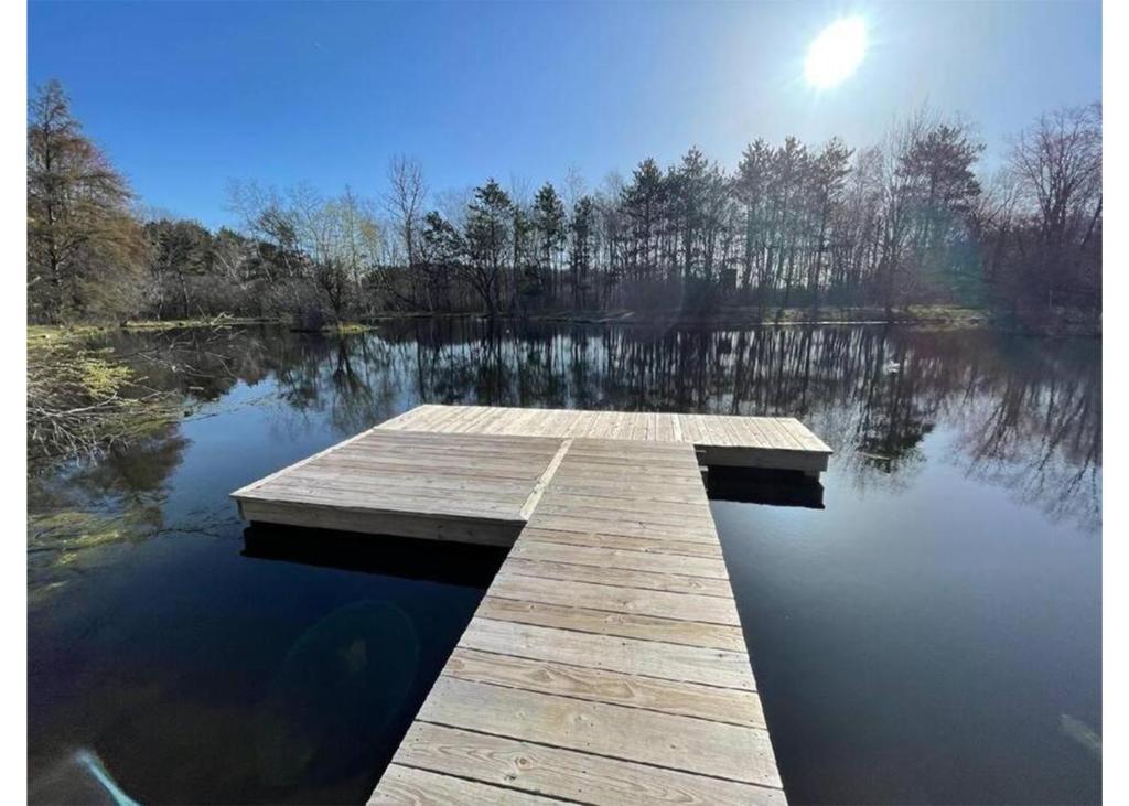 Wildlife Cottage and Private Pond!