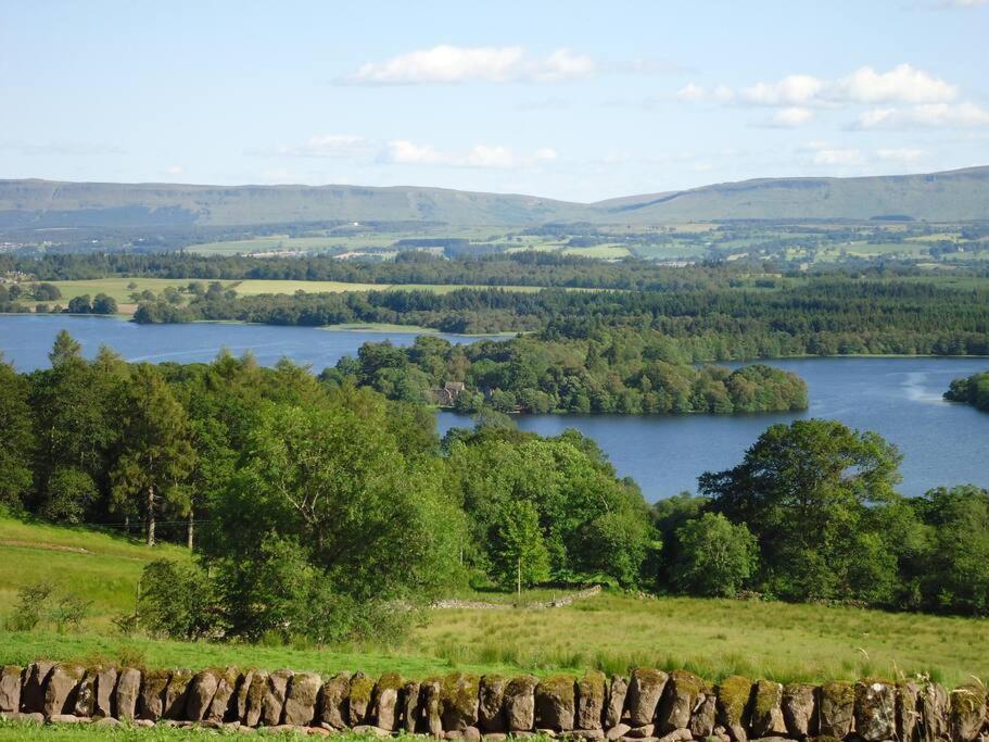 The Mews - a cottage with a spectacular lake view